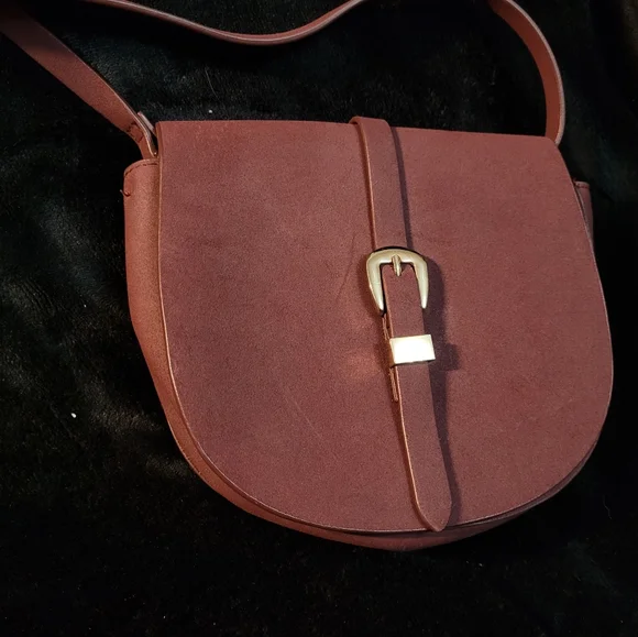 ✨️3/$15✨️ H&M Burgundy Crossbody Bag - Picture 3 of 9